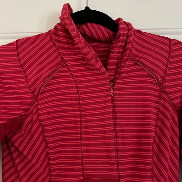 Lululemon women’s long sleeve top - size 6 - Picture 3 of 4